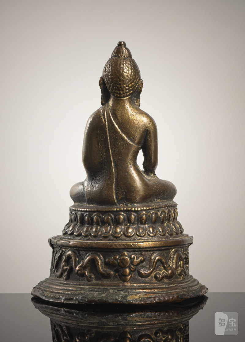 A BRONZE FIGURE OF AKSHOBHYA - 图2